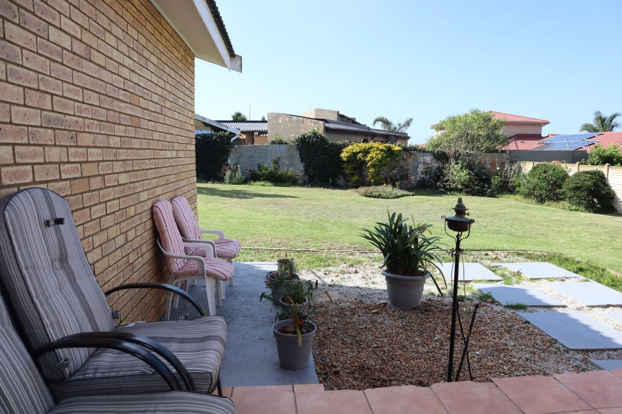3 Bedroom Property for Sale in Wavecrest Eastern Cape